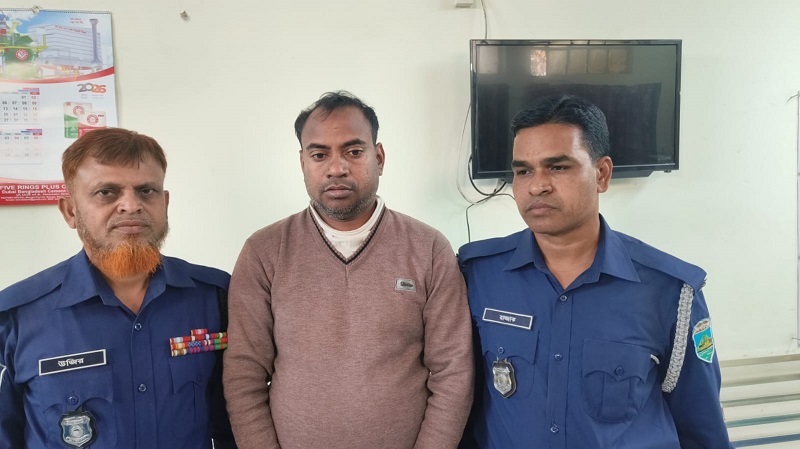 চাঁপাইনবাবগঞ্জে ভয়াবহ ককটেল বিস্ফোরণ মামলার অন্যতম সন্দেহভাজন দুলাল গ্রেপ্তার,রিমান্ড আবেদন